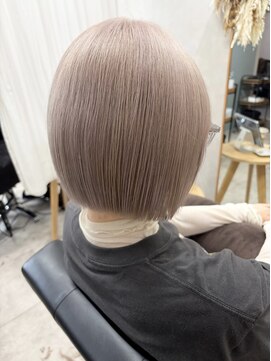 イルウィ(irwi) 【ホワイトベージュカラー/ミニボブ】