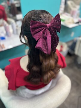 リエラ 新宿(RIERA) キレイめハーフアップ