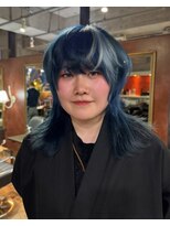 モモ(momo)&nbsp;ハイトーンインナーカラーブルーイヤリングカラーネイビーカラー
