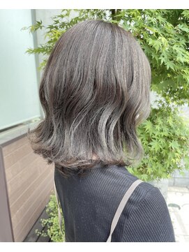 エム インターナショナル 春日部本店(EMU international) 透明感たっぷりなオリーブカラー