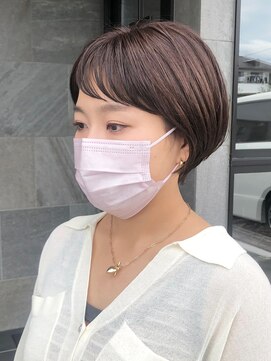 メゾン アヴァロ(Maison Avallo) ショートバングの大人可愛いミニマムショート