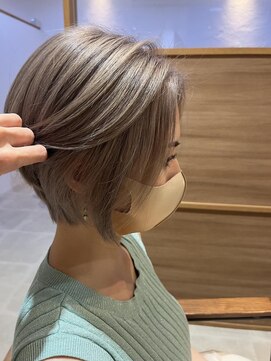 スーリール 箱崎店(Sourire) ハンサムショート　ホワイトベージュ