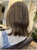 大人ガーリーグレージュ小顔ミディアムボブ薄めバング20代30代