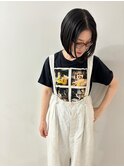 酸性ストレート前下がりセンターパートボブ