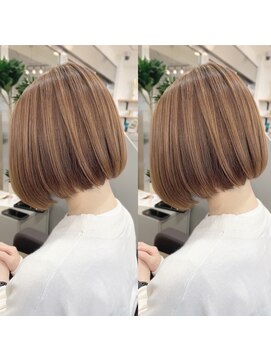 ジエクト ヴィシア(The Ect VIXIA) フレンチボブ　縮毛　ストレート　まとまるボブ　切りっぱなし