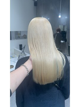 モニカ(MONIQA) ペールベージュ