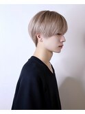 ベージュ　ハイトーン　マッシュショート
