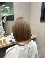 アンドカオマワリカットファム(Fann.)&nbsp;艶ベージュの丸みコンパクトボブ