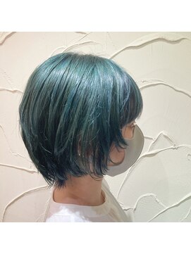 ナディアバイカリス(Nadia by charis) ハイトーンカラー|ボブ|ショートボブ|丸み