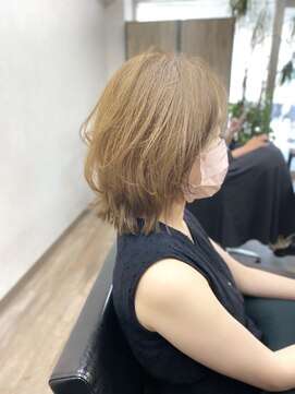 ヴィフ 大船(VIF) くびれレイヤー×アッシュベージュ/ペールベージュ/外ハネボブ