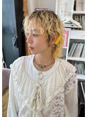 カジュアルウルフとブリーチパーマ