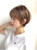 オン眉ショート　ナチュラルレイヤーシフォンベージュラソル浦和