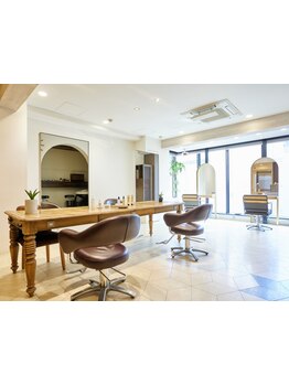 サロンの落ち着いた空間で1人1人に寄り添った施術を提供いたします♪あなたのBEST STYLEを見つけよう☆