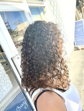 アンジュベイナハ (Ange Bay NAHA) ミディアム×スパイラルパーマ