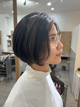ロッカ(ROCCA) くびれヘア丸みショート×ハイライト