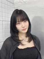 ロムーク 表参道(LOMKH)&nbsp;ミディアムレイヤーロングレイヤーカット顔周りブルーブラック