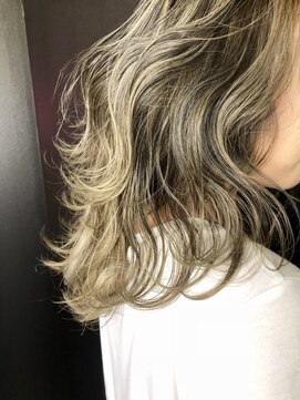 へアメイクワンプラス 四日市(HAIR MAKE ONEplus) ハイライトグラデーション グレー