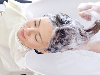 ルリエ(Relier)の写真/《ツヤ髪エステ》オーナーによる癒しのスパで髪と頭皮のケアをしながら至福のリラックスタイムを…