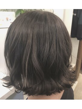 ケアル(Carel) グレージュ×外はね