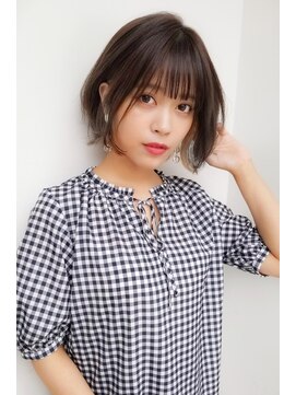 ガーデン オオタカノモリ(garden otakanomori) 秋冬インナーカラーと小顔に見える外ハネ耳かけショートボブ