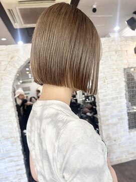 ルクスバイアフィナー(Luxo by Afinar) フォギーベージュ/ミルクティーグレージュ/内巻き韓国風ボブ