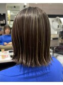 ポイントブリーチがオシャレな切りっぱなしボブ