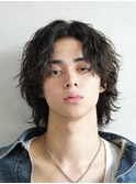 メンズミディアムパーマセンターパートウルフカット縦落ちパーマ