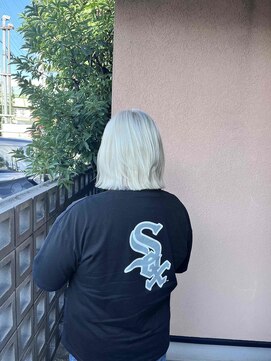 美容室 プラス ワン(PLUS ONE) ホワイトブロンド