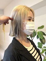 サンクプロジェクト(cinq PROJECT)&nbsp;ハイトーン切りっぱなしショートボブホワイトブロンドベージュ