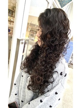 アンジュベイナハ (Ange Bay NAHA) ロング×スパイラルパーマ