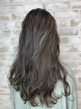 シシ 新宿(She 2.) 新宿　美容室　ハイライト　takumi