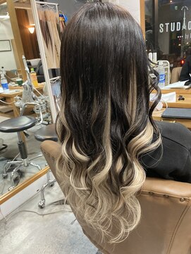 フツーロ 栄(FUTURO) バレイヤージュグラデーション！