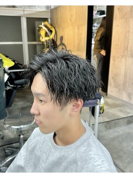 コワファースト長崎シャンプーボーイ 2nd(COIFF1RST 長崎 SHAMPOO BOY) 長崎メンズパーマ”縦落ちツイストスパイラルパーマ”