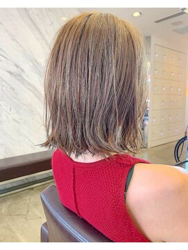 イル 天神西通り店(ill) 20代30代ボブ/ミディアムレイヤー／グレージュ/透明感/天神/大名