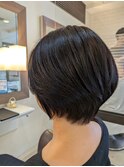  &nbsp;丸み×くびれで“首が細く見える”大人ショート