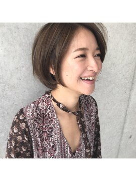 ヴェイン(VEIN) イルミナカラー　小顔　オリーブカラー　セミウェットウェーブ