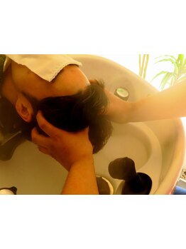 美容効果が高い《CREAMS CREAM》でヘッドスパ♪余分な皮脂を取りすぎないので保湿効果もバツグンです◎