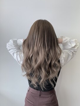 ビセ(VISE) ★ロイヤルミルクティーのエクステでまるで地毛