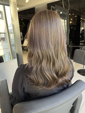 アクアオモテサンドウ(ACQUA omotesando) △ミルクティーグレージュ艶カラーロングヘア髪質改善