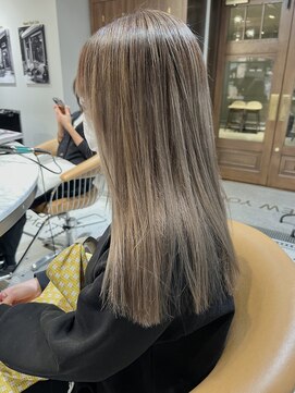 リバレッジ 広尾(Leverage) ハイトーンシルバーベージュ【広尾/恵比寿】担当:柴崎