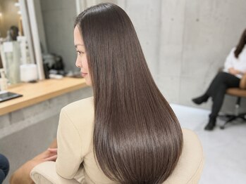 サロンドアイ(salon de i)の写真/【いつまでも綺麗な髪でいたい】酸性ストレートで自然な質感へ｜ダメージを抑えた縮毛矯正