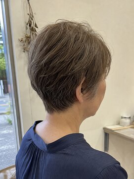 レスト(REST) 暗くなりすぎない自然な白髪カバーショート