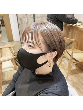 ラナ 渋谷(Lana) 【Chill】大人かわいいホワイトアッシュクールショートパーマ