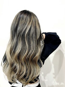 リシェスバイエンヴィー 西宮北口(Riches by ENVY) "かきあげて綺麗なエアータッチバレイヤージュ"