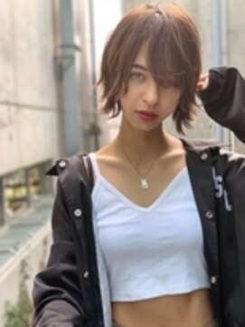 ケアリー 武蔵小杉(Carelly) フェザーバングカーキグレージュ大人かわいいマッシュショート
