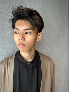 イトシテ ハイライトカラー×アップバングショート【担当ジン　トモヒト】