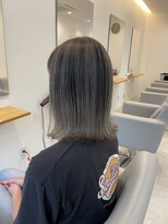 プリュム(Plume) 透明感グレージュヘア