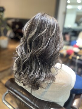 シェノンヘア(Chainon hair) グレージュ／ハイライト／ハイトーンカラー／ブルーグレージュ