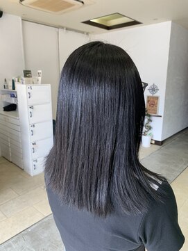 エミタス ヘア リゾート(EMITAS Hair Resort) 切りっぱなし/黒髪セミロング