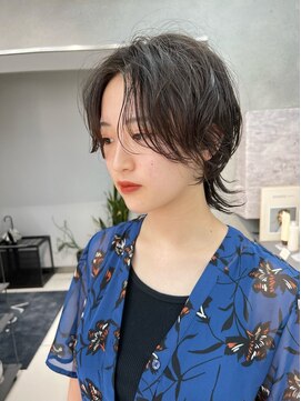 ヴェイン 渋谷(vain) くびれショート黒髪 パーマ